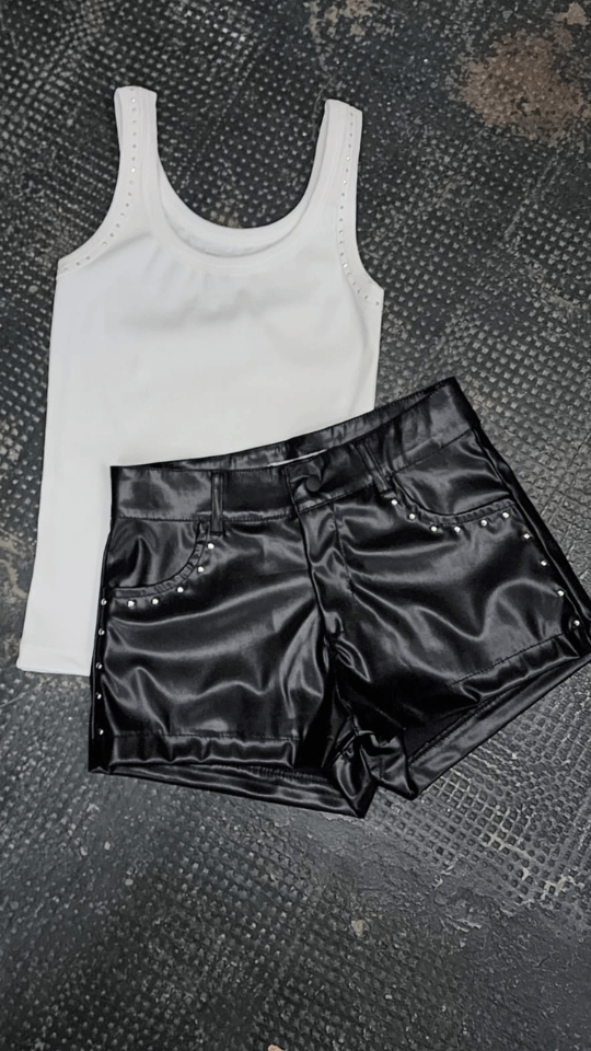 Shorts Ecocuero con Tachas